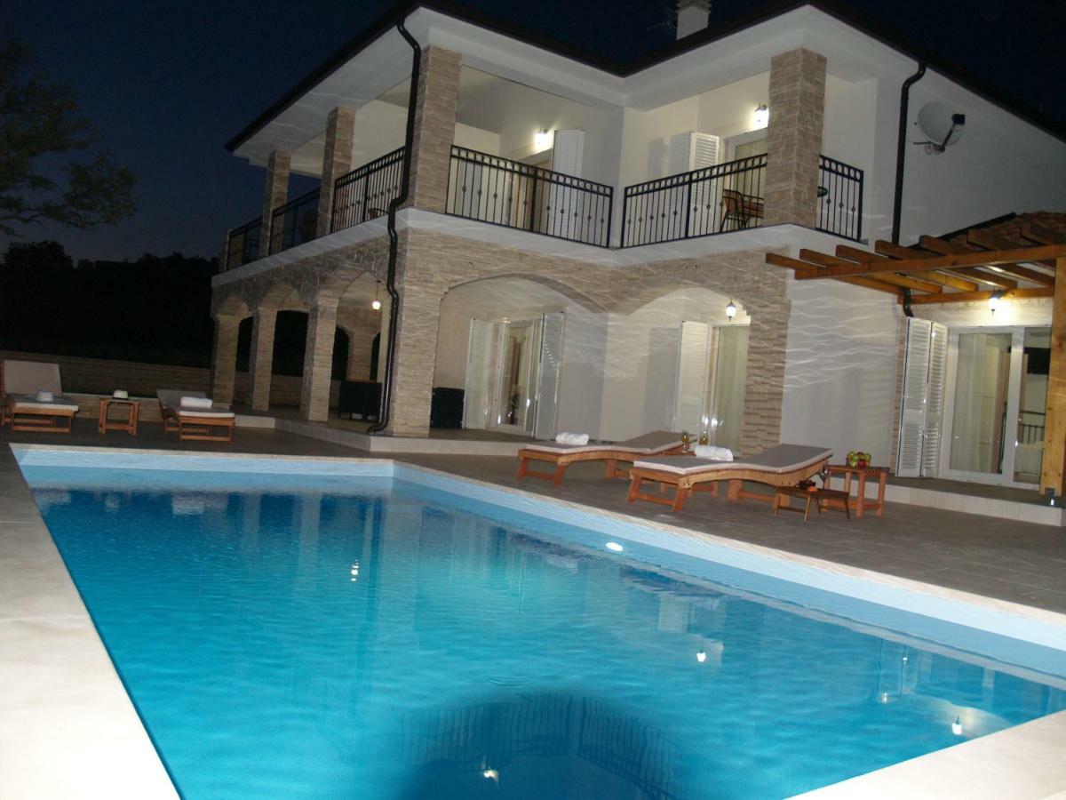 Villa Holiday Linardići Exteriér fotografie